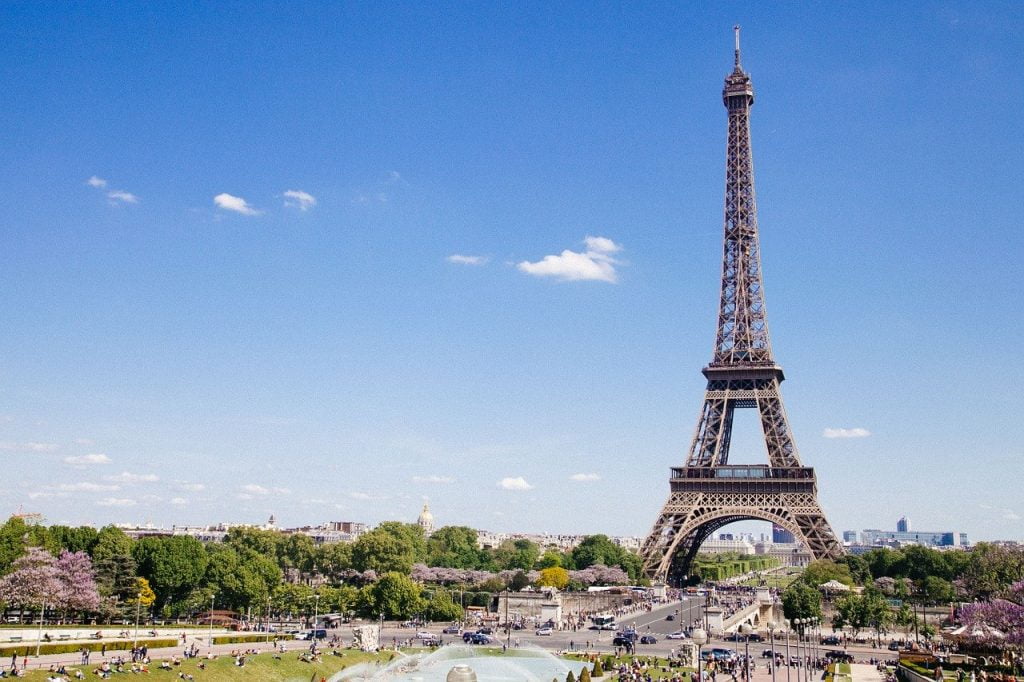 Come trasferirsi in Francia: immagine di Parigi e della Tour Eiffel
