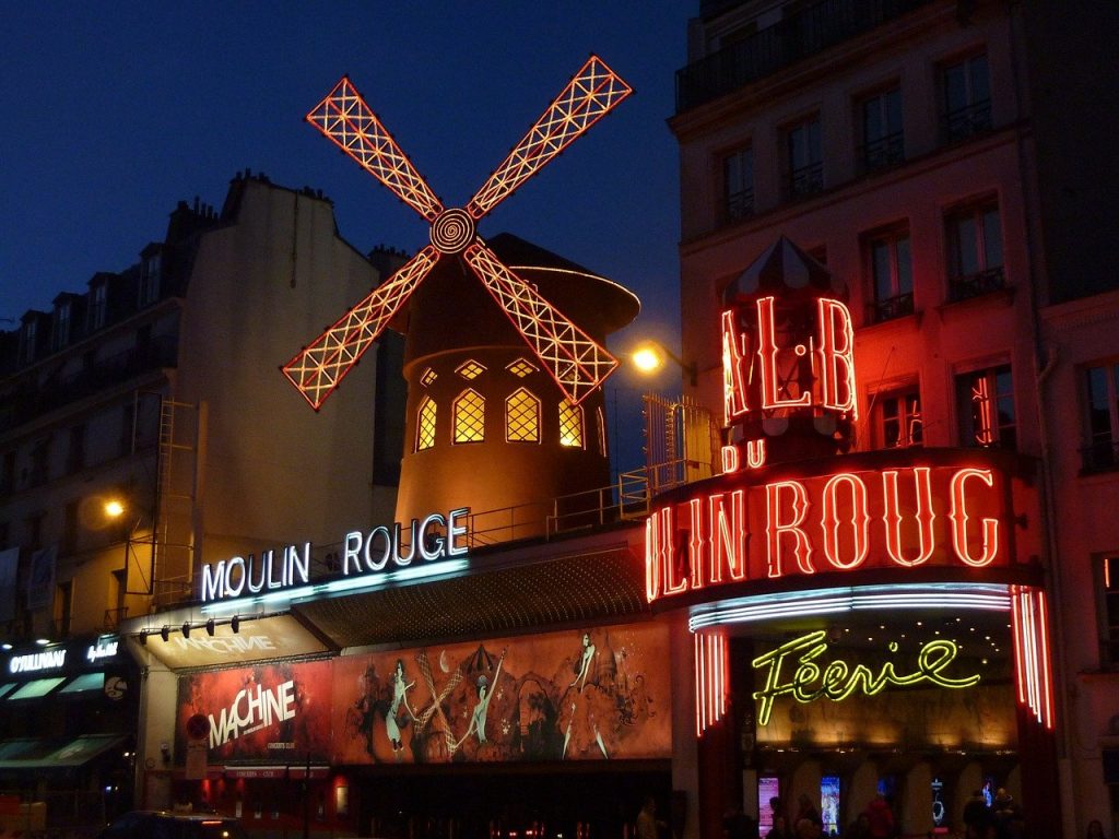 Spettacolo al Moulin Rouge