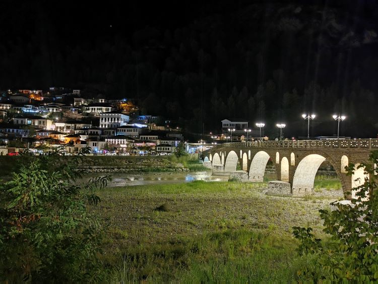 Berat, la città dalle mille finestre: poesia ottomana nel cuore dell’Albania 3 berat città dalle mille finestre albania