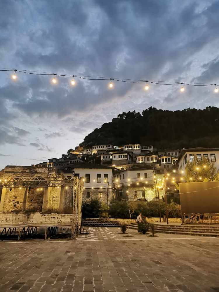 Berat, la città dalle mille finestre: poesia ottomana nel cuore dell’Albania 2 berat albania