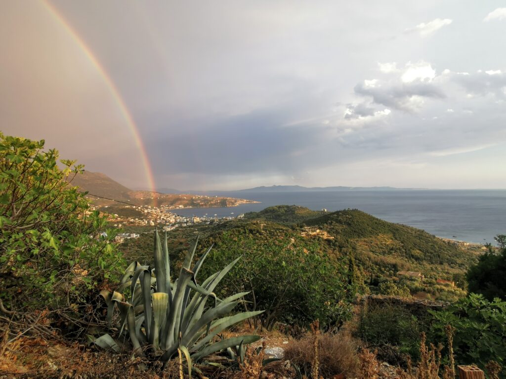 Himarë, la perla tranquilla della Riviera Albanese: cosa vedere e spiagge da non perdere 1 himare albania cosa vedere