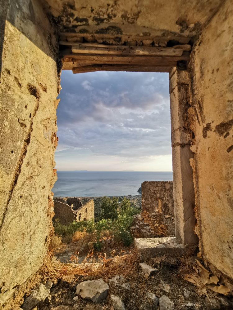 Himarë, la perla tranquilla della Riviera Albanese: cosa vedere e spiagge da non perdere 2 himare old castle albania