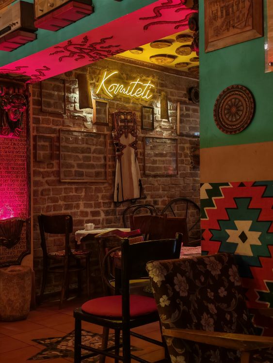 luoghi da non perdere a Tirana: Komiteti