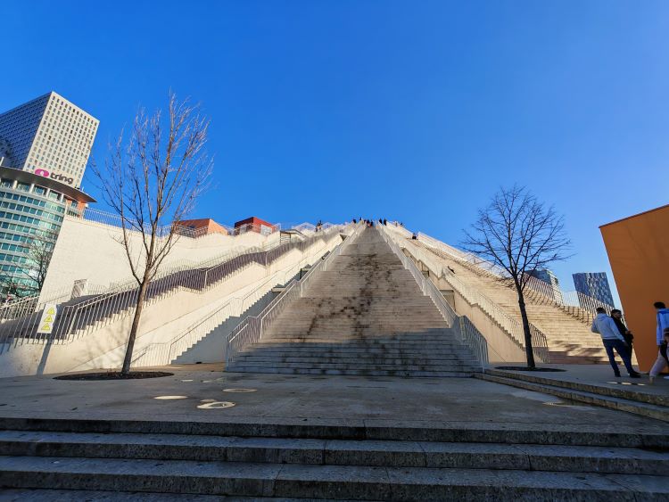 piramide di Tirana