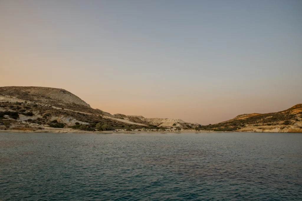 Le Cicladi meno turistiche: 5 baie nascoste da scoprire 3 Kimolos baie segrete Cicladi meno turistiche