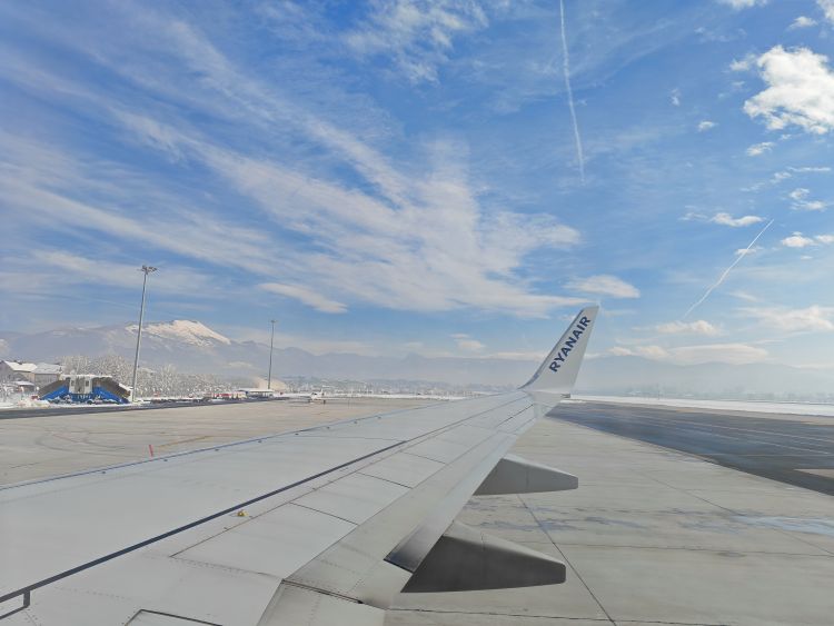 Ryanair vs EasyJet con bambini: quale compagnia conviene davvero alle famiglie?