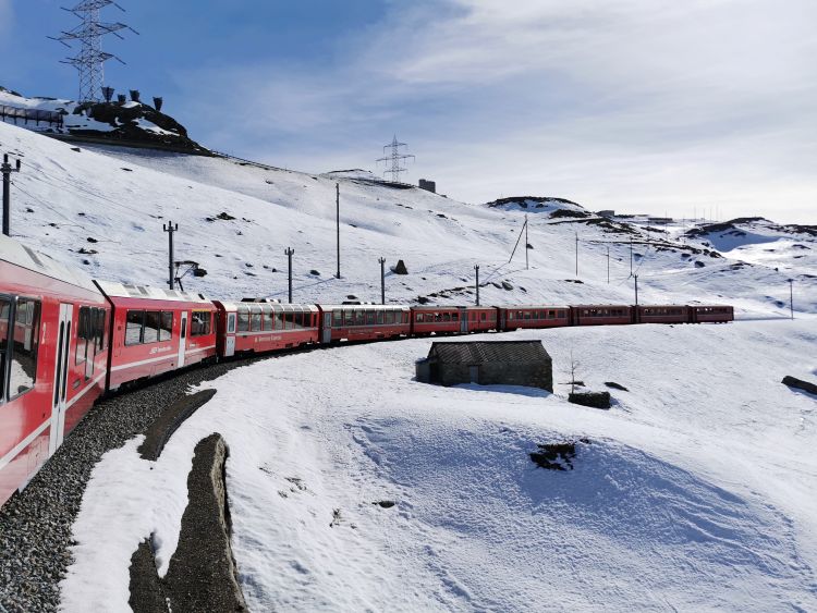 Trenino del Bernina con bambini: fermate, itinerario e consigli per una gita in famiglia
