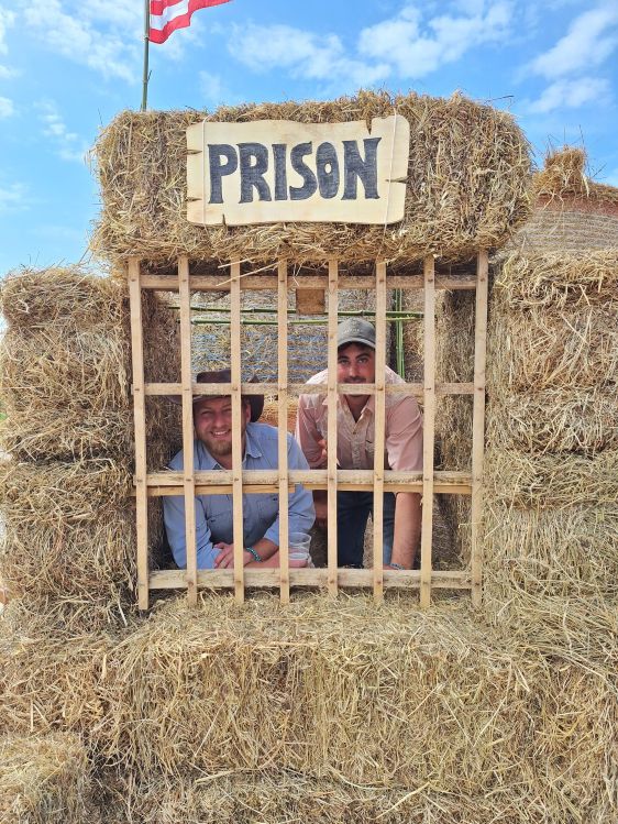 Tatanka Farm a Costabissara: la storia di un sogno, due amici e un allevamento di bisonti in Veneto 1 mattia e damiano tatanka farm
